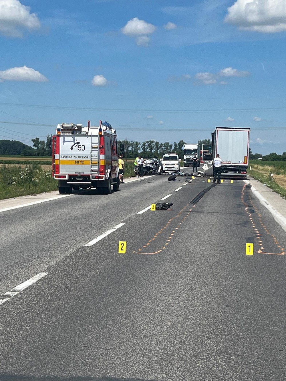Nehoda auta s kamiónom