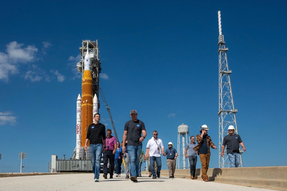 NASA-Artemis_Moonshot_44251