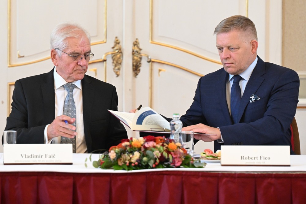 Slávnostný podpis Deklarácie k rozvoju spoločenského dialógu