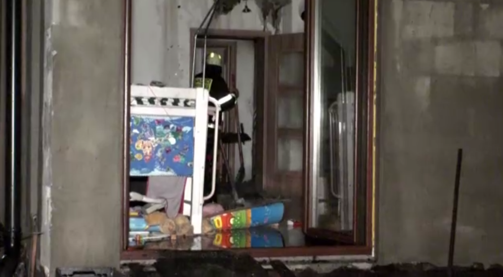 Séria bleskov na Horehroní pripravila mladú rodinu o strechu nad hlavou, dom úplne vyhorel 