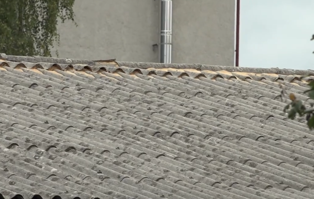 Piliny na streche domu 2