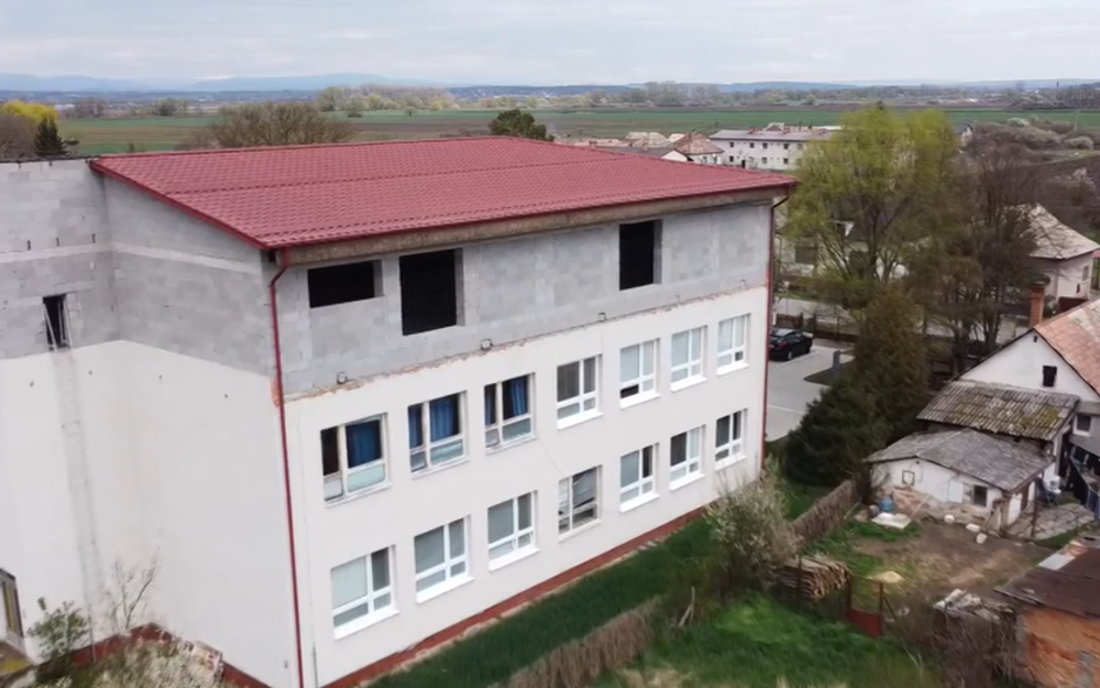 Nelegálna nadstavba školy 5