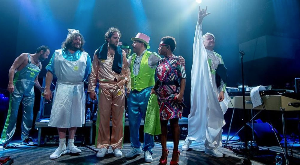 Monkey Business a Roman Holý