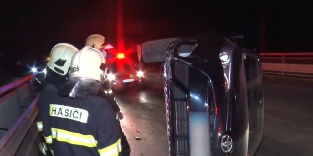 "Trochu" si vypil a skončil s autom na boku 