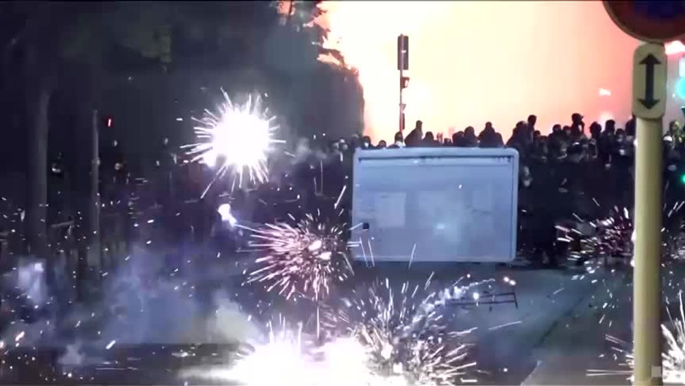 [multi] Francúzsko protesty 10260