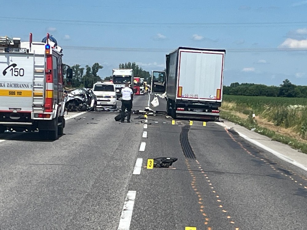 Nehoda auta s kamiónom