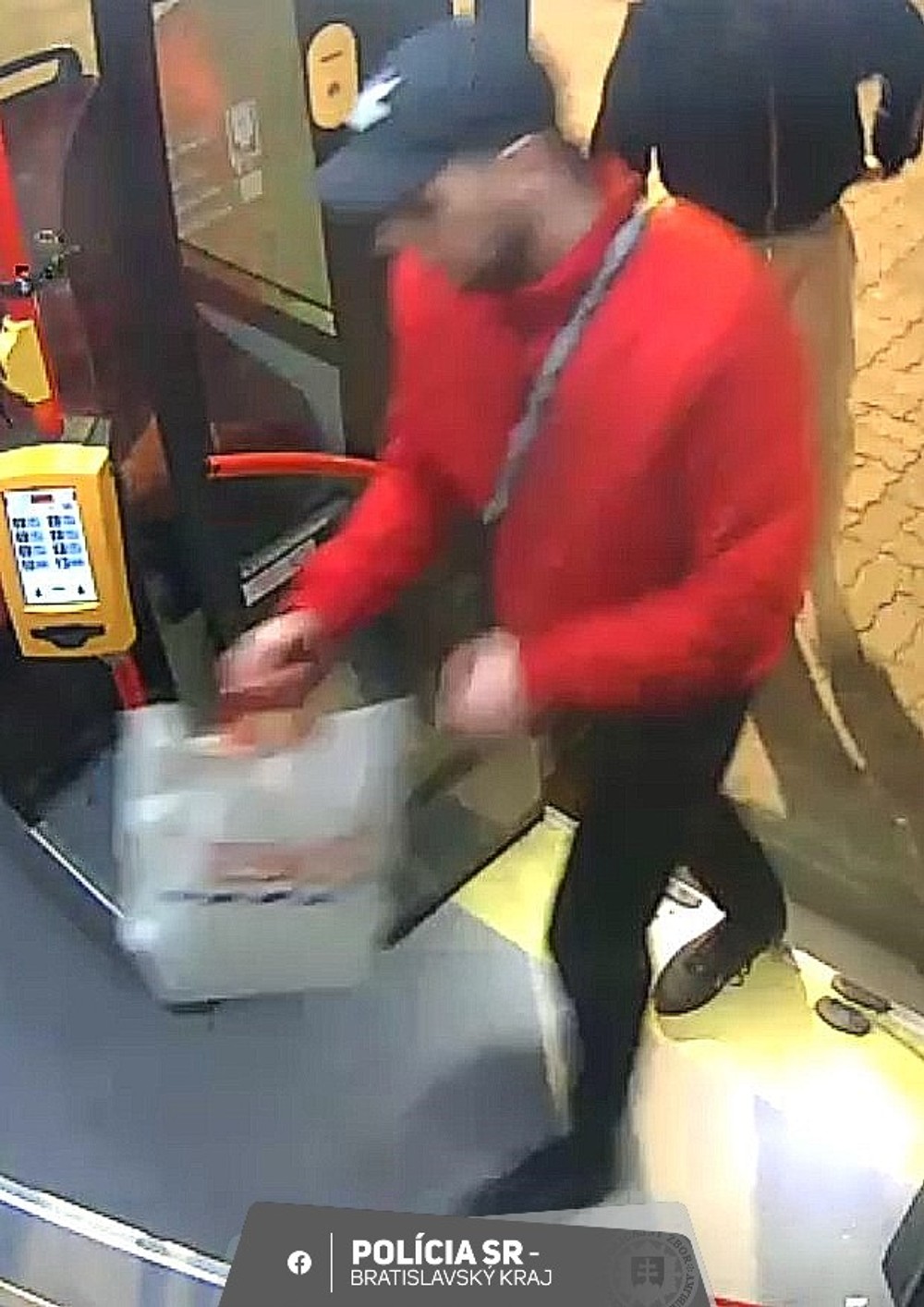 Neznámy muž obťažoval ženu na ulici (3)