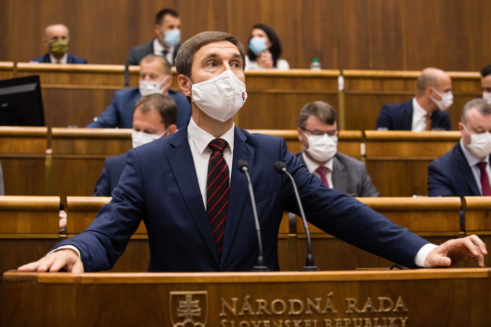 Parlament odvoláva premiéra Igora Matoviča