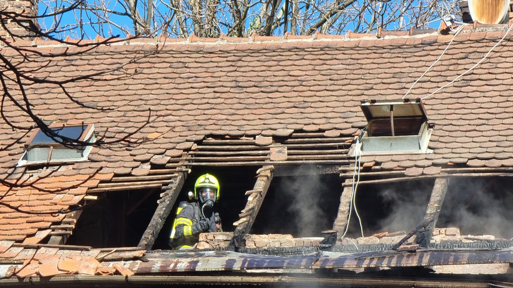 hasici zachranovali strechu