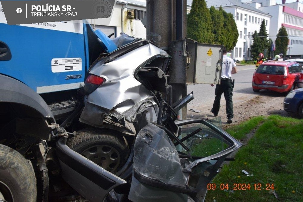 lednické rovne smetiar zdemoloval 8 áut (2)