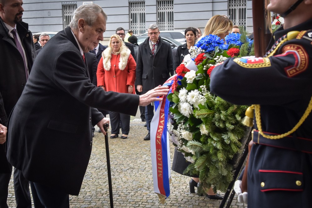 Prezidentka Zuzana Čaputová si spolu s prezidentom ČR Milošom Zemanom v Bratislave pripomínajú udalosti zo 17. novembra