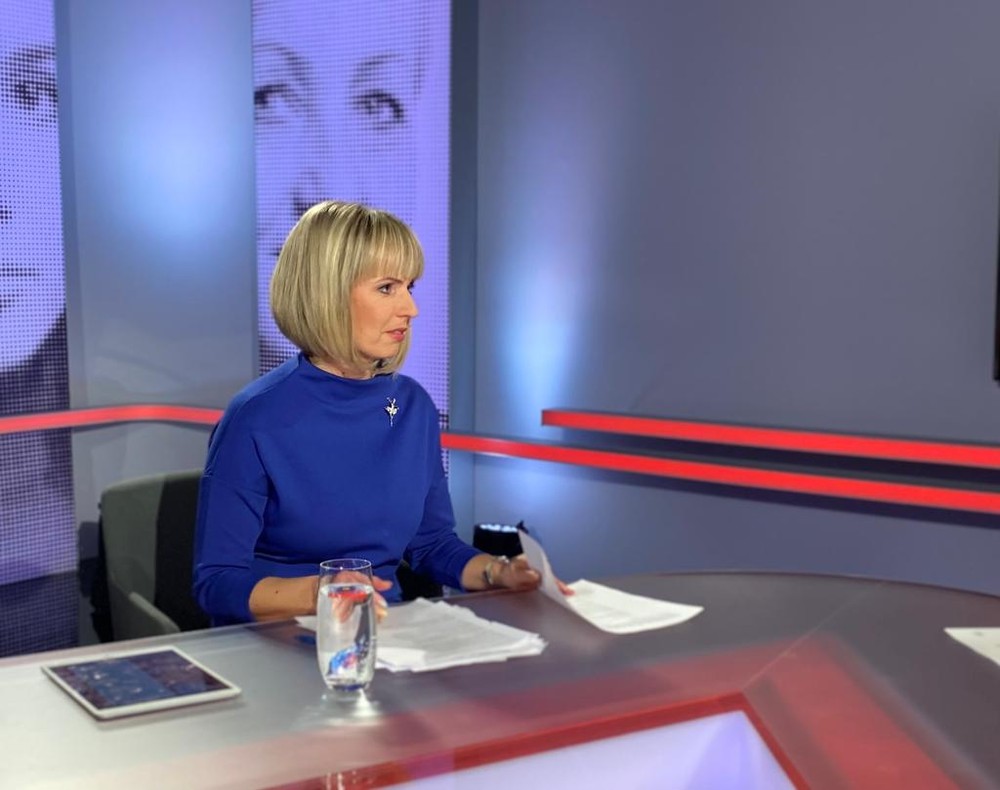 b7477d21-cd06-41c7-a77b-fe7a8feeb916