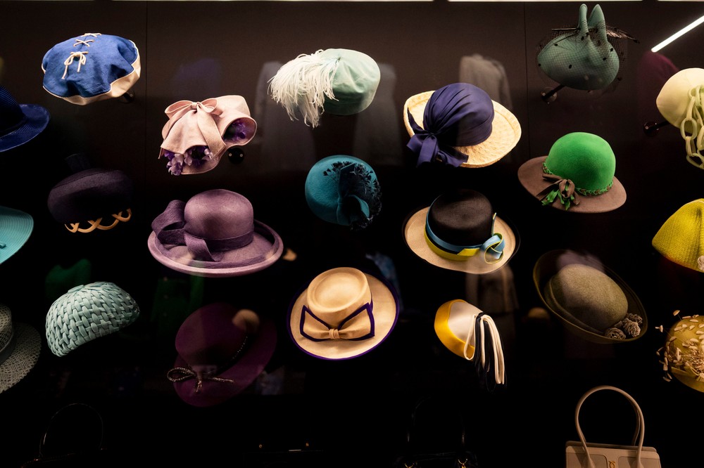 Výstava šiat kráľovnej Alžbety II. v Londýne