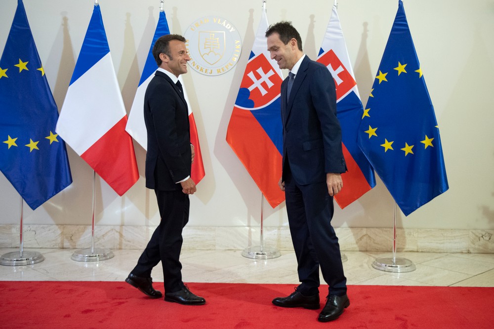 Ľudovít Ódor a Emmanuel Macron stretnutie na Úrade vlády SR (1)