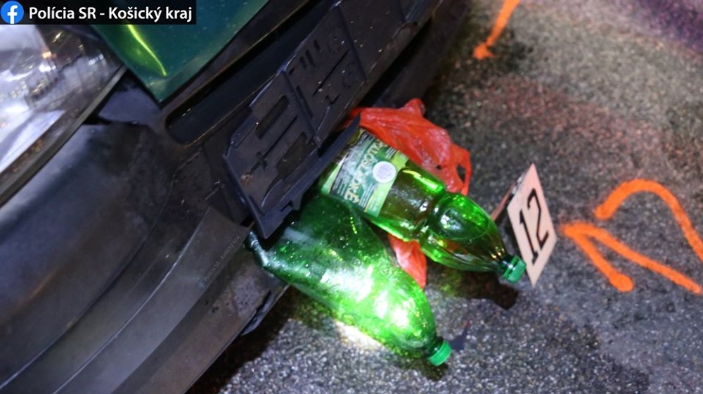 Dve nočné nehody skončili tragicky. O život prišiel chodec i vodič