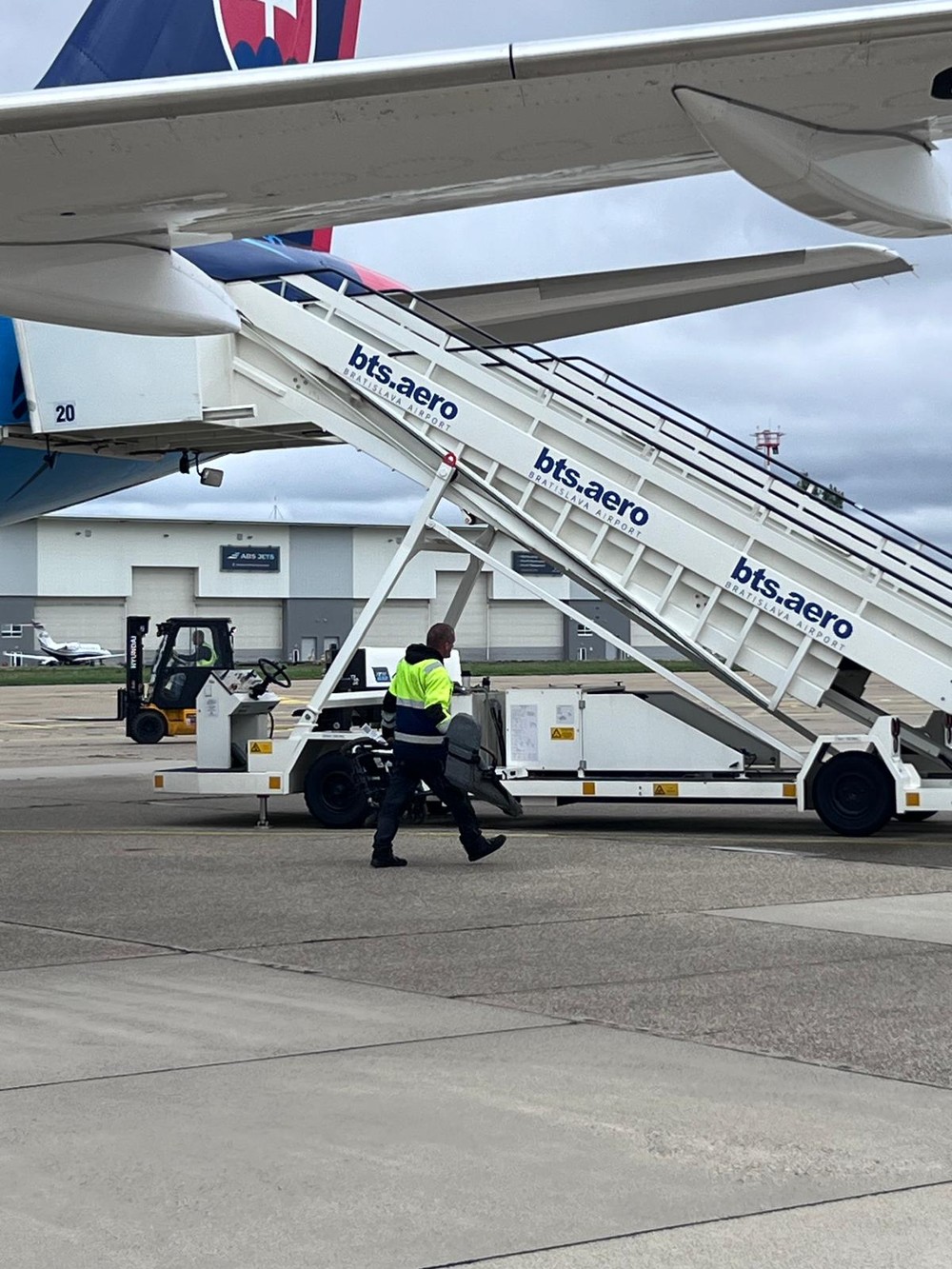 Vládny špeciál s občanmi SR z Libanonu pristál v Bratislave