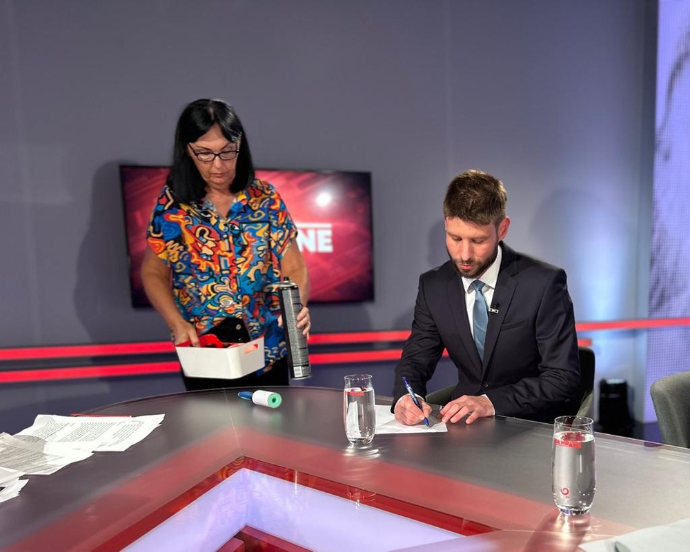 3f229b96-2285-497c-a56d-3def414055ec