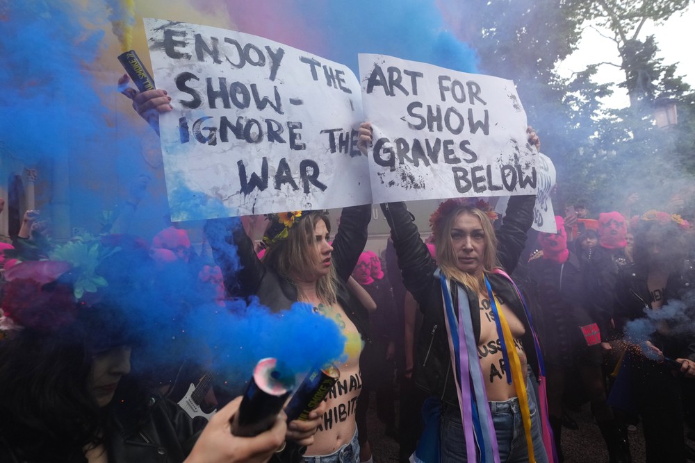 protest pred ruskym pavilonom