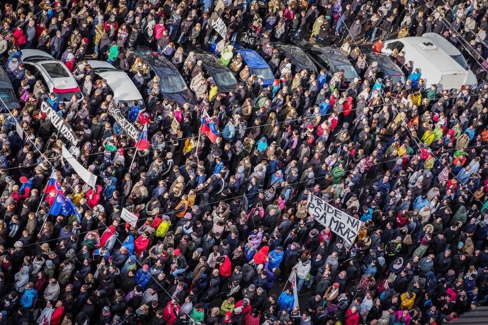 Protikorupčný pochod študentov v Bratislave.jpg