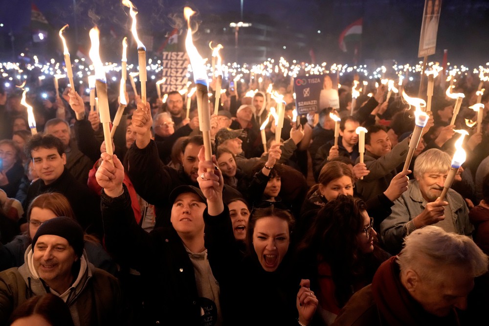 Mítingy Fideszu a TISZA deň pred voľbami v Maďarsku