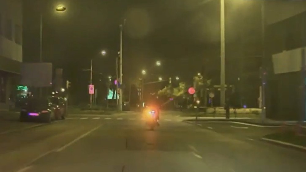 Muž jazdil vo vysokej rýchlosti.