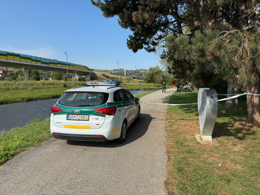 Bezvládne telo muža v Hrone 2