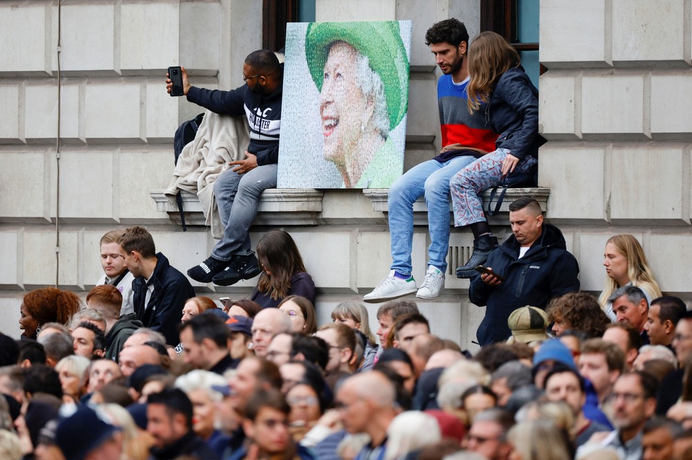 Británia sa lúči s kráľovnou Alžbetou II.