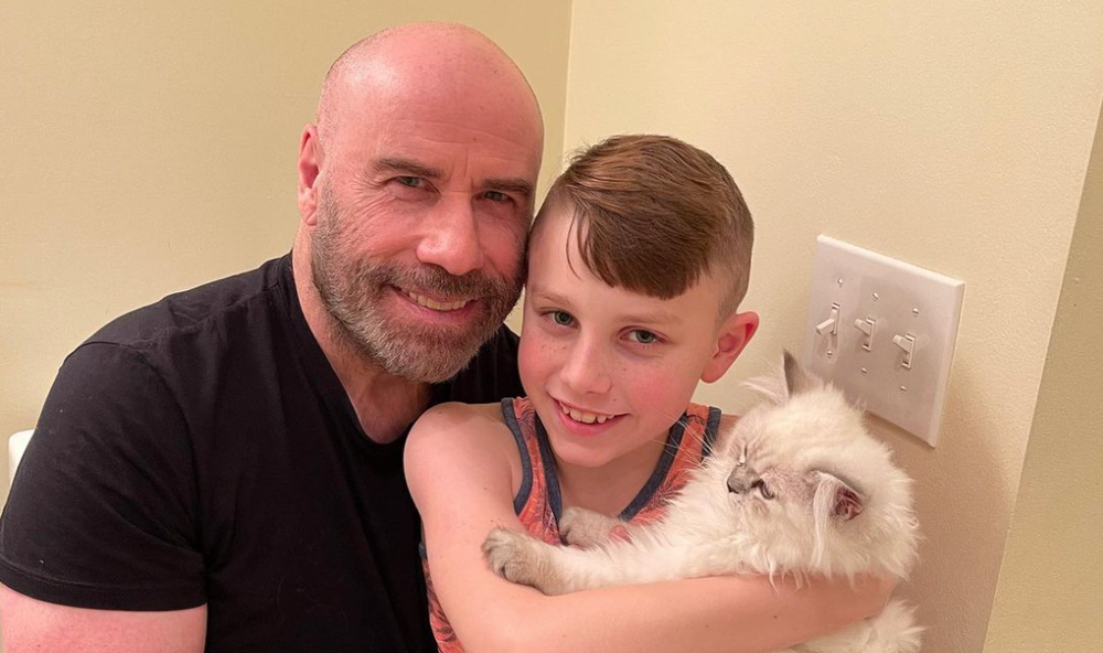 John Travolta so synom