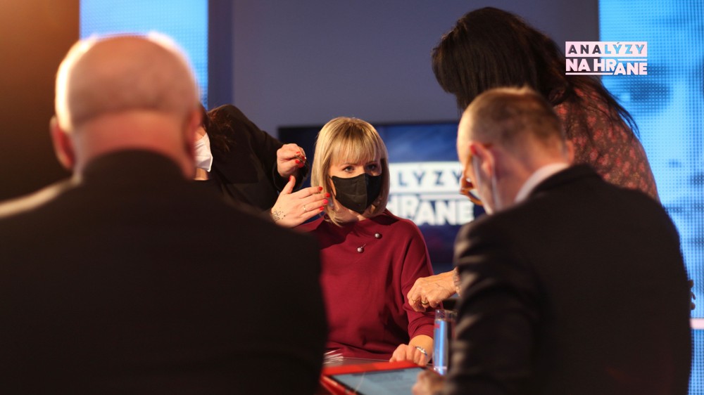 Analýzy Na hrane s T. Valáškom, P. Mackom a G. Mesežnikovom