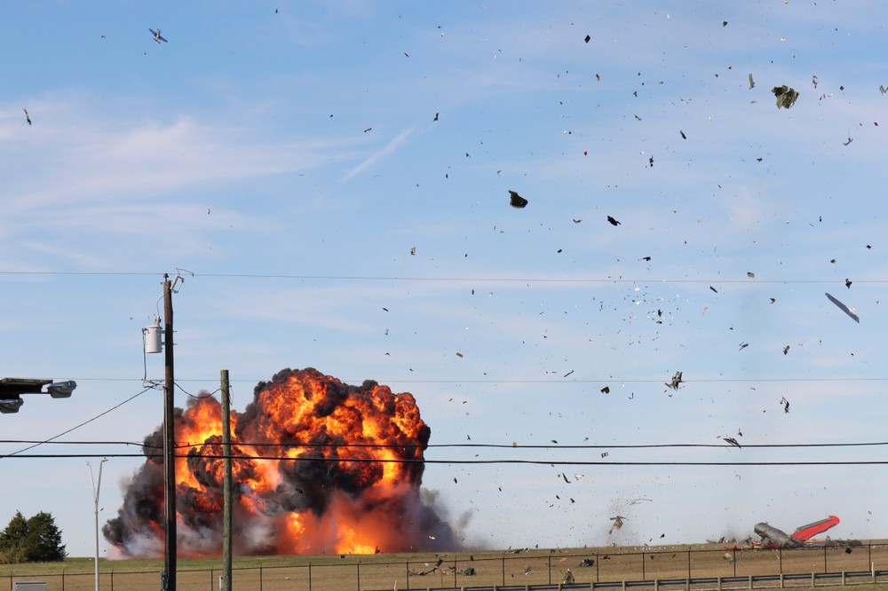 APTOPIX_Dallas_Air_Show_Crash_29484-13bcc9db30ce4ca49c59fab238f28ee7