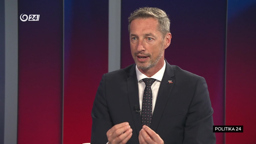 [multi] MajerskyUStava120426 1732