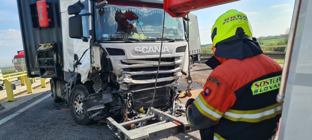 Nehoda na diaľnici D2