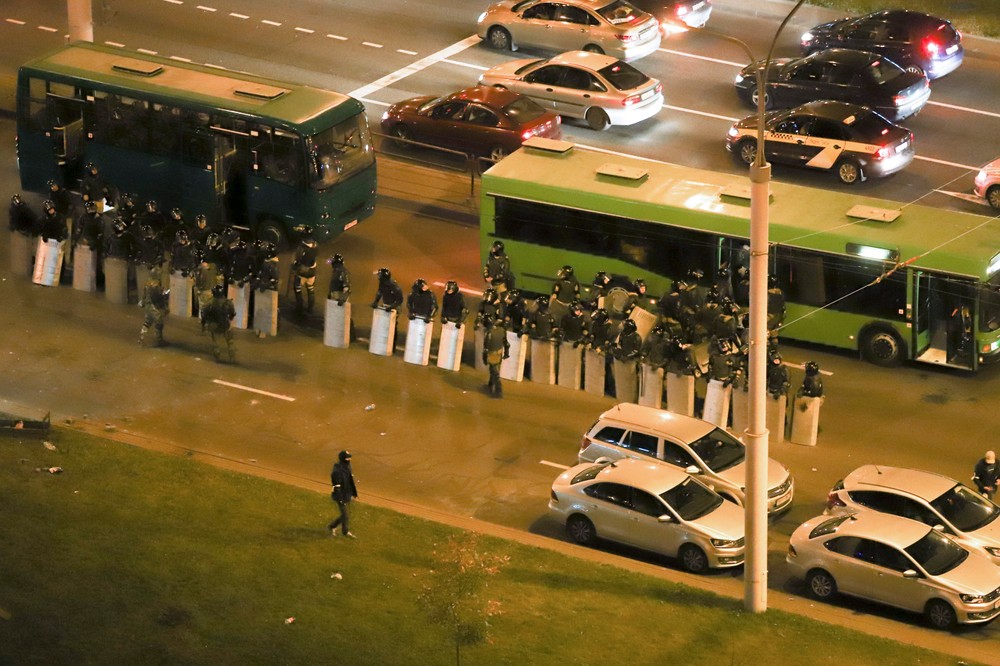 Protestujúce ženy v Bielorusku a zásah polície
