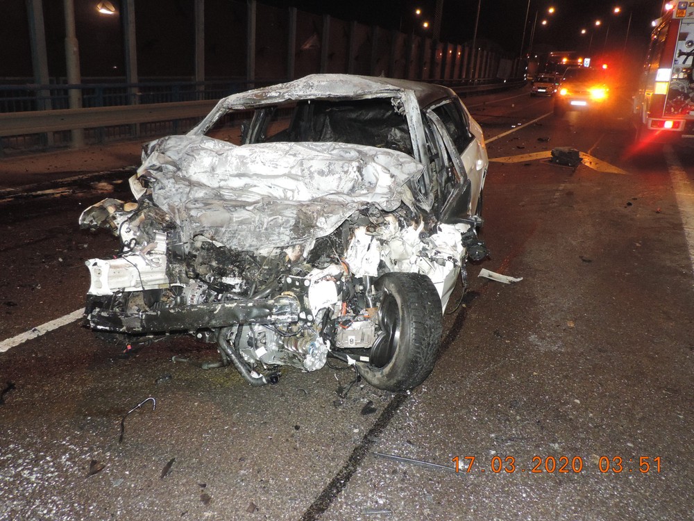 Vodič uhorel v aute