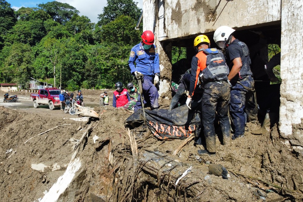 Indonesia_Extreme_Weather_Asia_Flooding880094