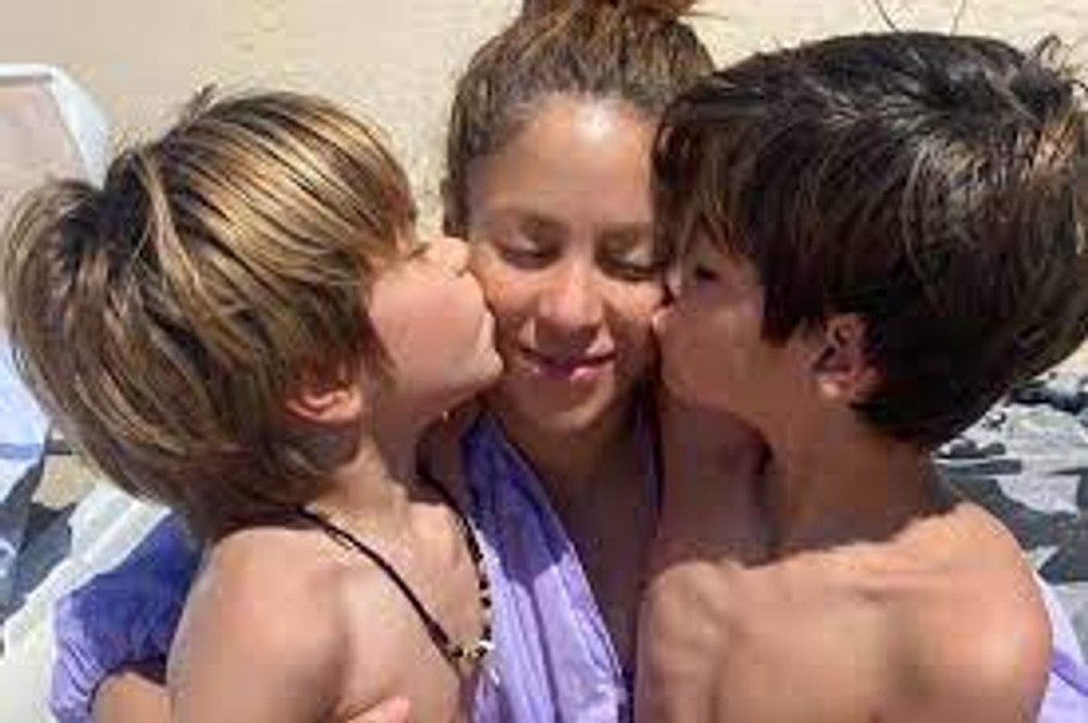 Shakira so synmi