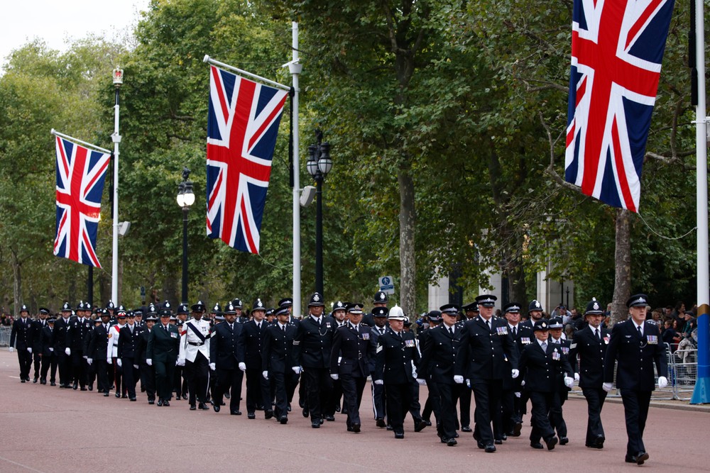 Británia sa lúči s kráľovnou Alžbetou II.