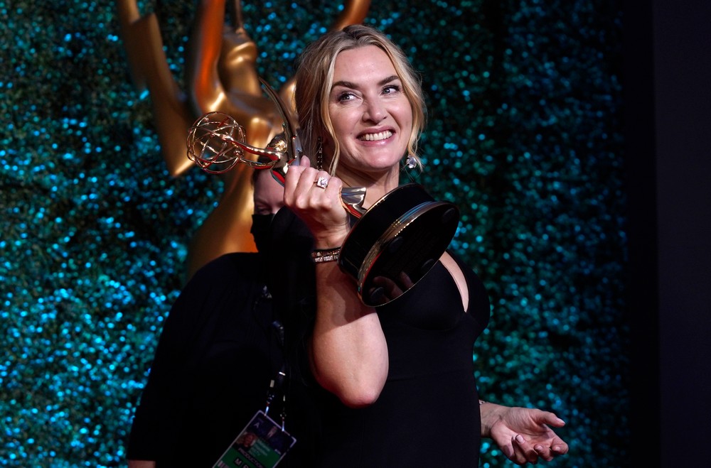 2021_Primetime_Emmy_Awards_-_Winners_Walk_53742-18d06bfe1a154d6d906f316c647382c0