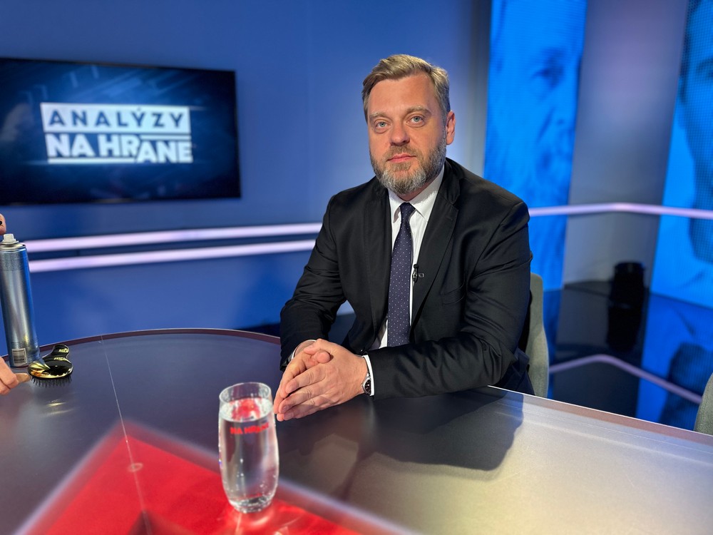 Analýzy Na hrane s Jurajom Krúpom a Matúšom Šutajom Eštokom