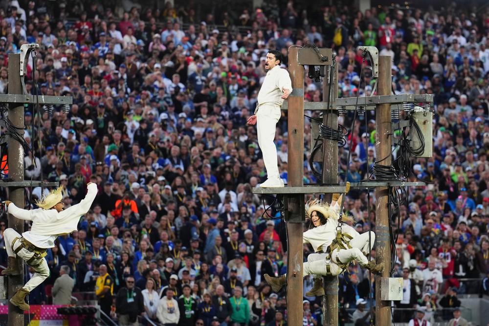 Super_Bowl_Football_33150