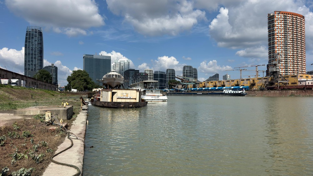 raketa lod pristav bratislava