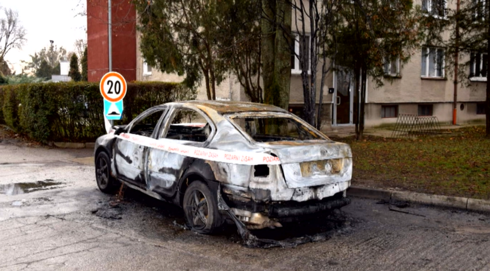 Hrôza na sídlisku: Mladík po výbuchu v aute začal horieť zaživa 