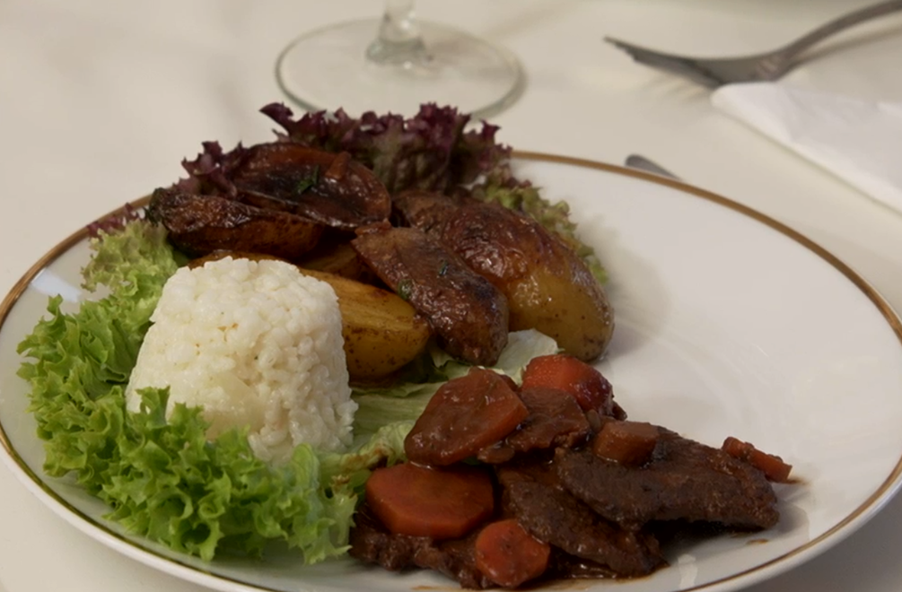 Hlavné jedlo: Hevierova pieseň