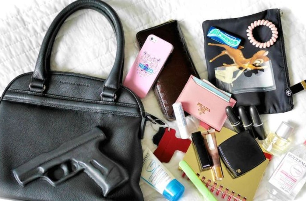 Ktorá „jojkárka“ nosí do práce kabelku so zbraňou?