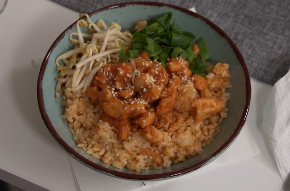 Hlavné jedlo: Včela na kurati