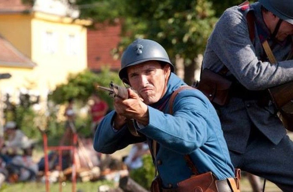 Koleník ako český legionár: Užíva si streľbu a učí sa jazdiť na koni! FOTO