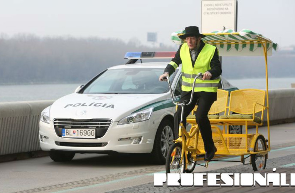 Šaňo z Profesionálov rozbehol biznis: Rikšou za židovským turizmom po Bratislave!