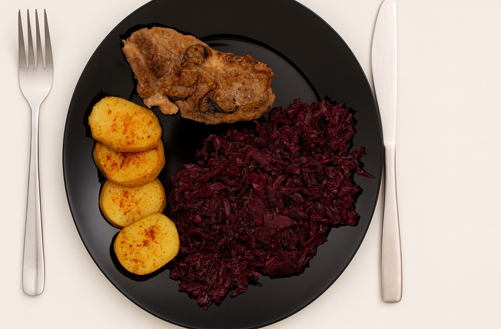 Krkovička, červená kapusta, zemiaková knedľa