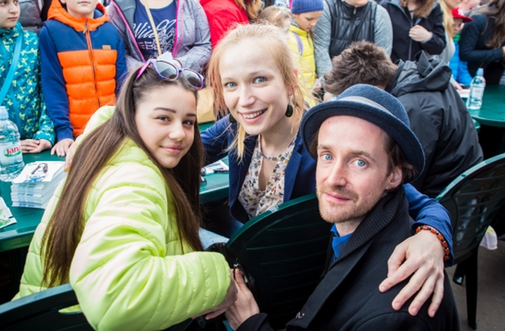 Súťaž so seriálom ZOO: Kto získava odmenu za spoločnú fotku s našimi hercami?