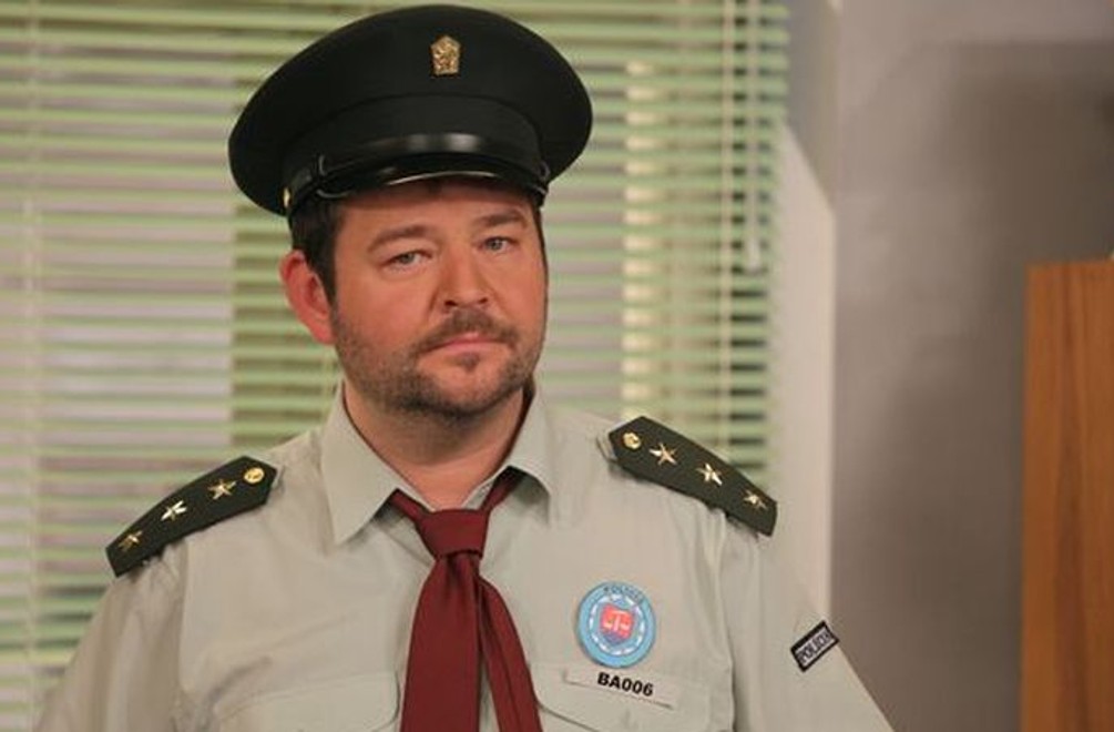 Skarlet príde o flek, novým hovorcom Miki!